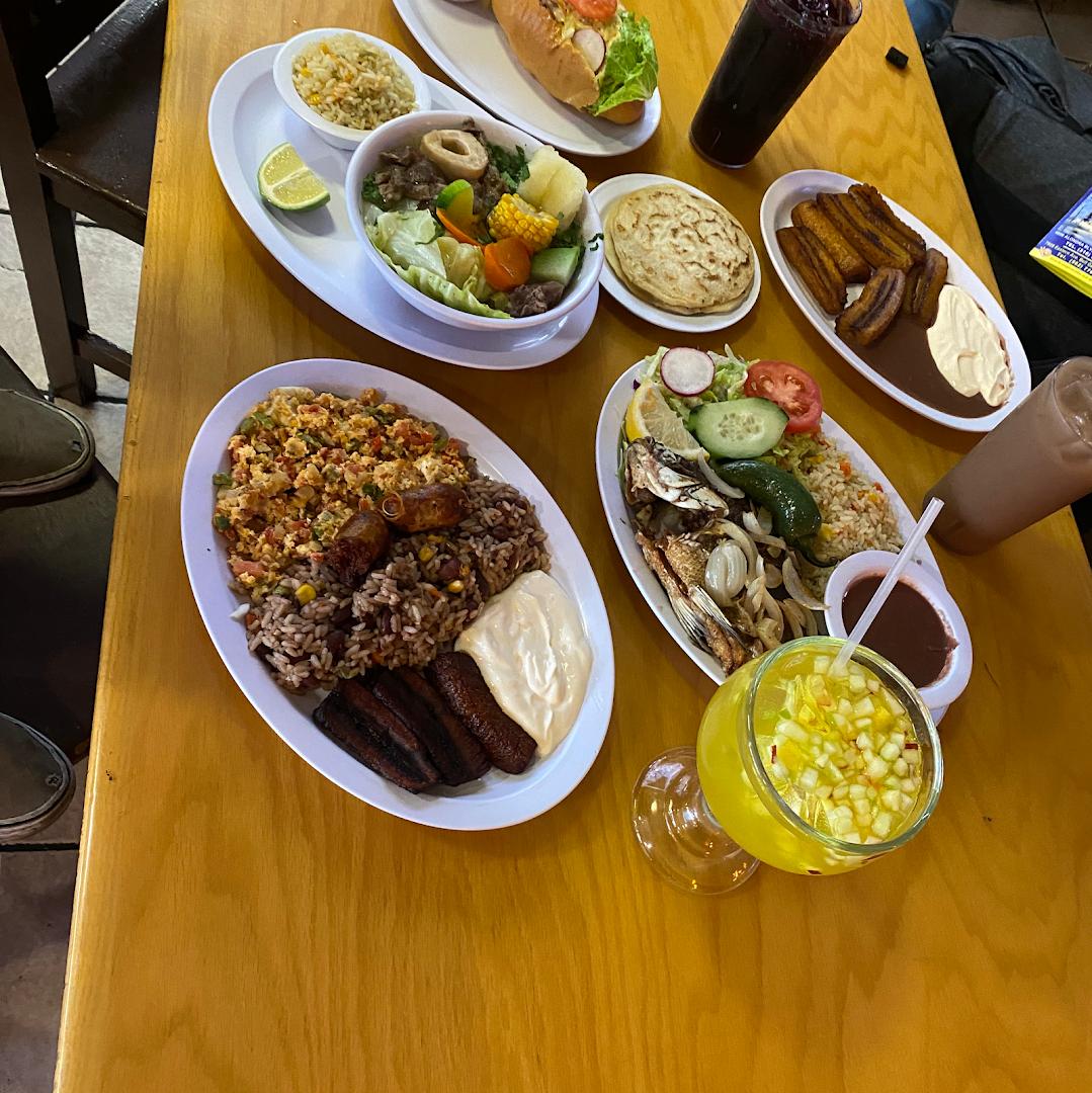 Restaurante Y Pupuseria La Ceiba