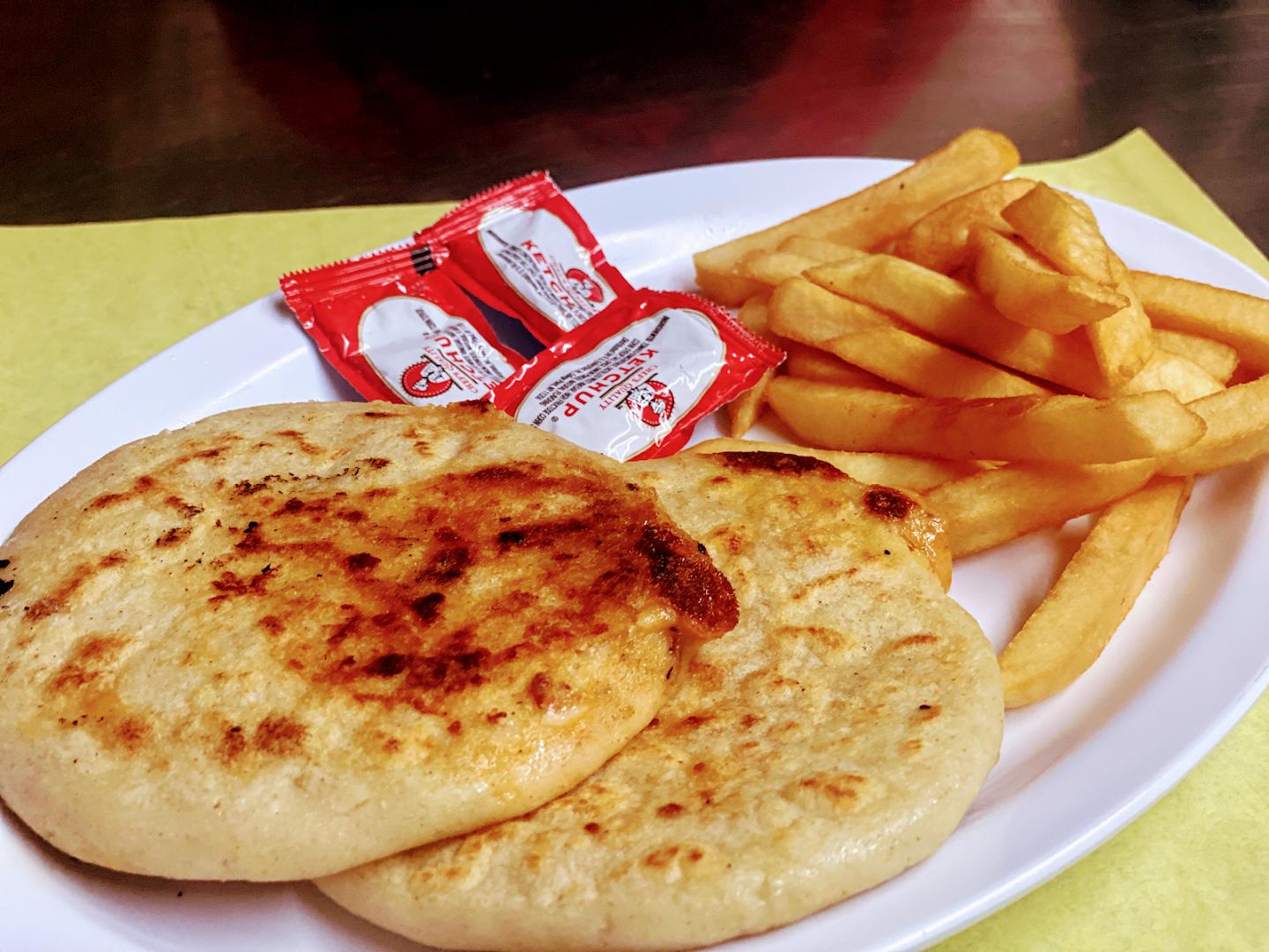 Restaurante Y Pupuseria La Ceiba